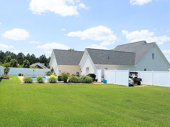 5th image of 144 Hillview Dr