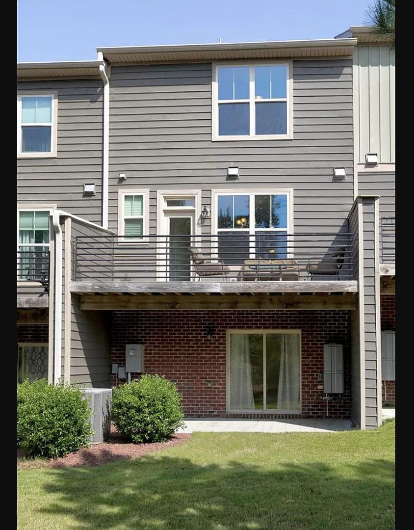 3 bed, 1806 sqft, $2,050 — Photo 1