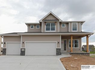 10573 S 110th Ave, Papillion, NE 68138