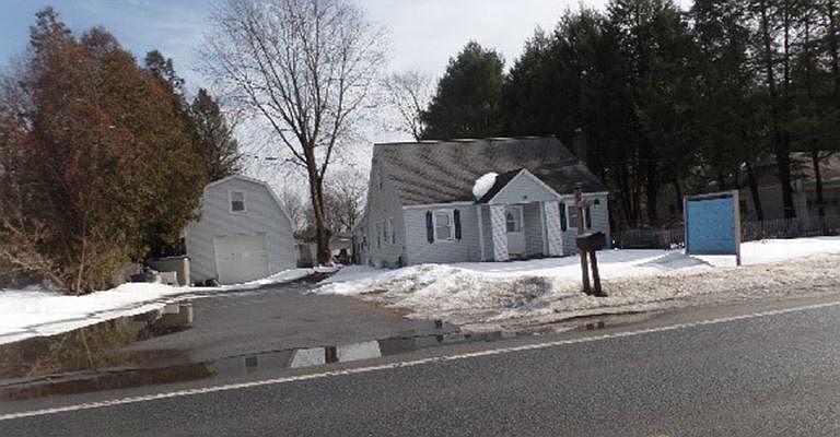 2nd image of 586 Gansevoort Rd