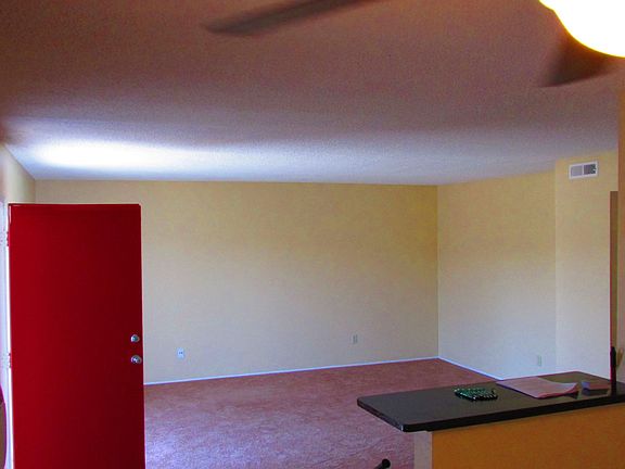 4th image of 8488 Parkway Dr