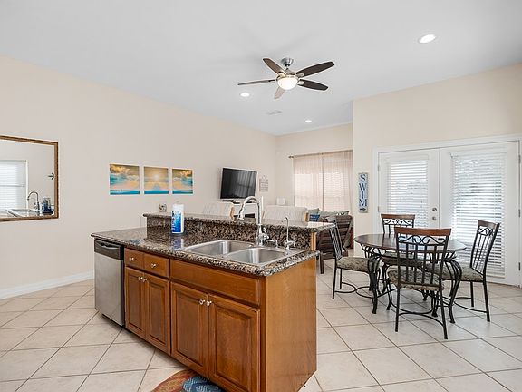 4th image of 103 E Gardenia St #7