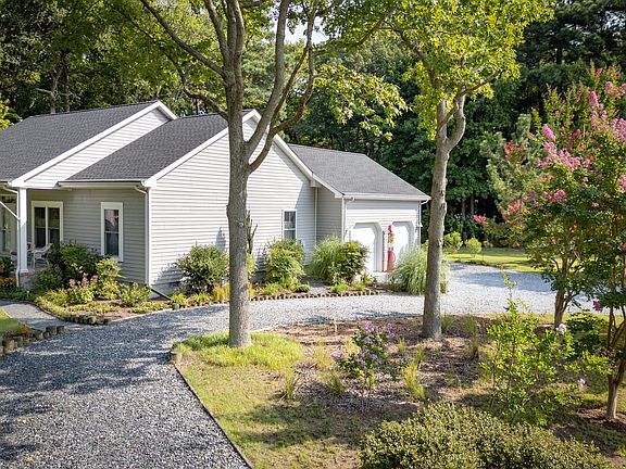 3rd image of 20420 Chesapeake Dr