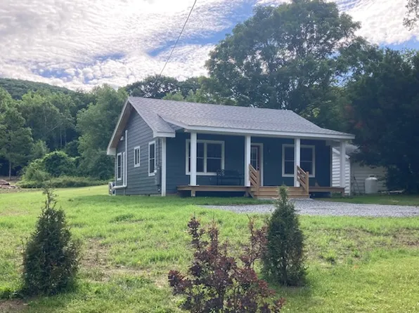 545 Maple St, Lee, MA 01238