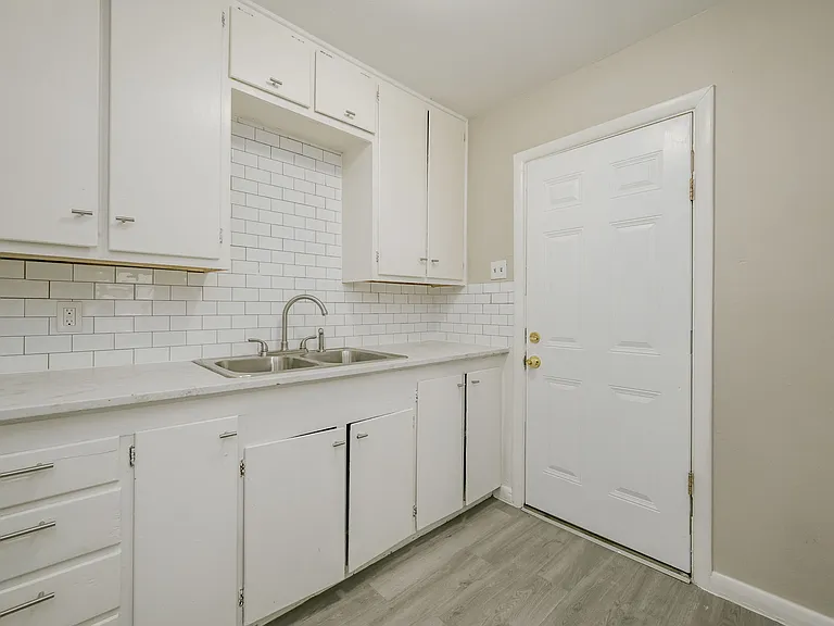 2304 SW 8th Ave #3 — Photo 6