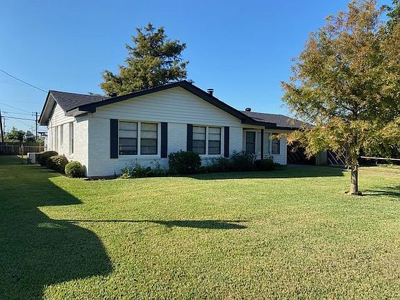 5th image of 2306 Douglas Dr