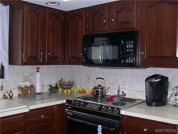 4th image of 218 McNaughton Ave