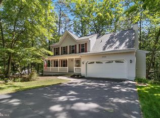22950 Wintergreen Ln, California, MD 20619