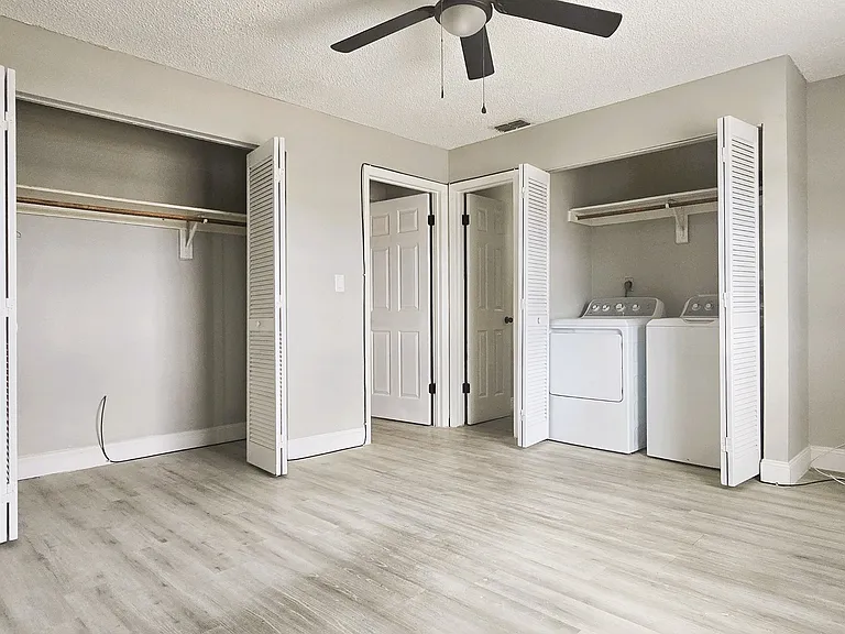 921 E Parker St #5 — Photo 3