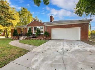 18646 Eastwood Dr, Harper Woods, MI 48225