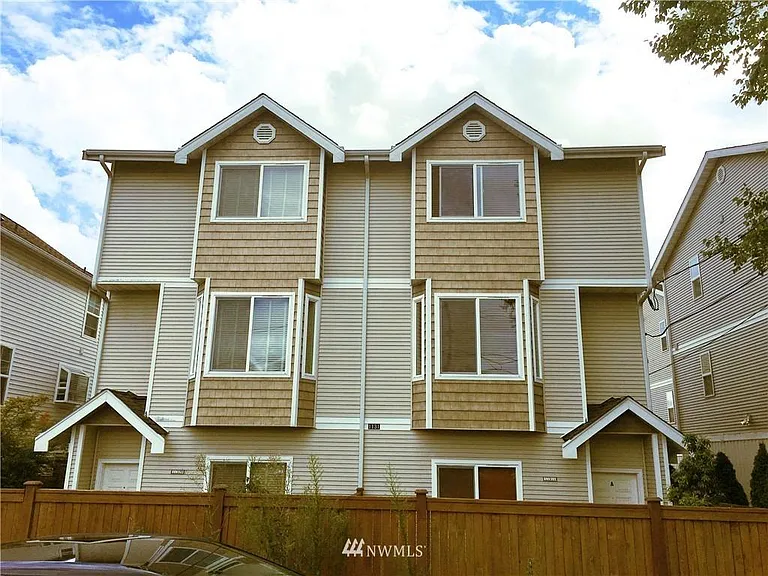 1121 N 94th St — Photo 1