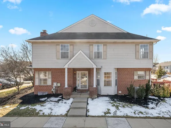33 Red Tail Ct, Royersford, PA 19468