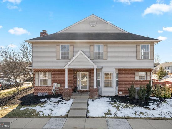 33 Red Tail Ct, Royersford, PA 19468