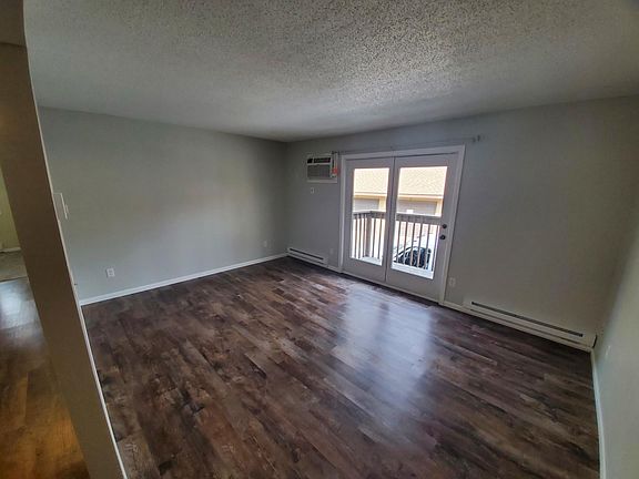 2nd image of 832 Wentworth Ave #7