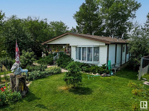 3rd image of 65012 Township Road 462