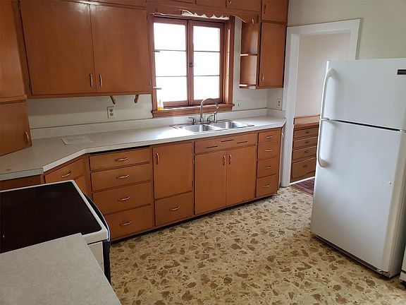 3rd image of 1511 Saint Clair Ave
