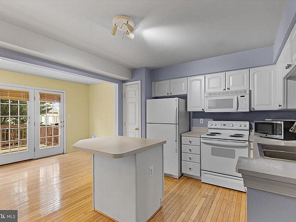 4th image of 4934 Marshlake Ln