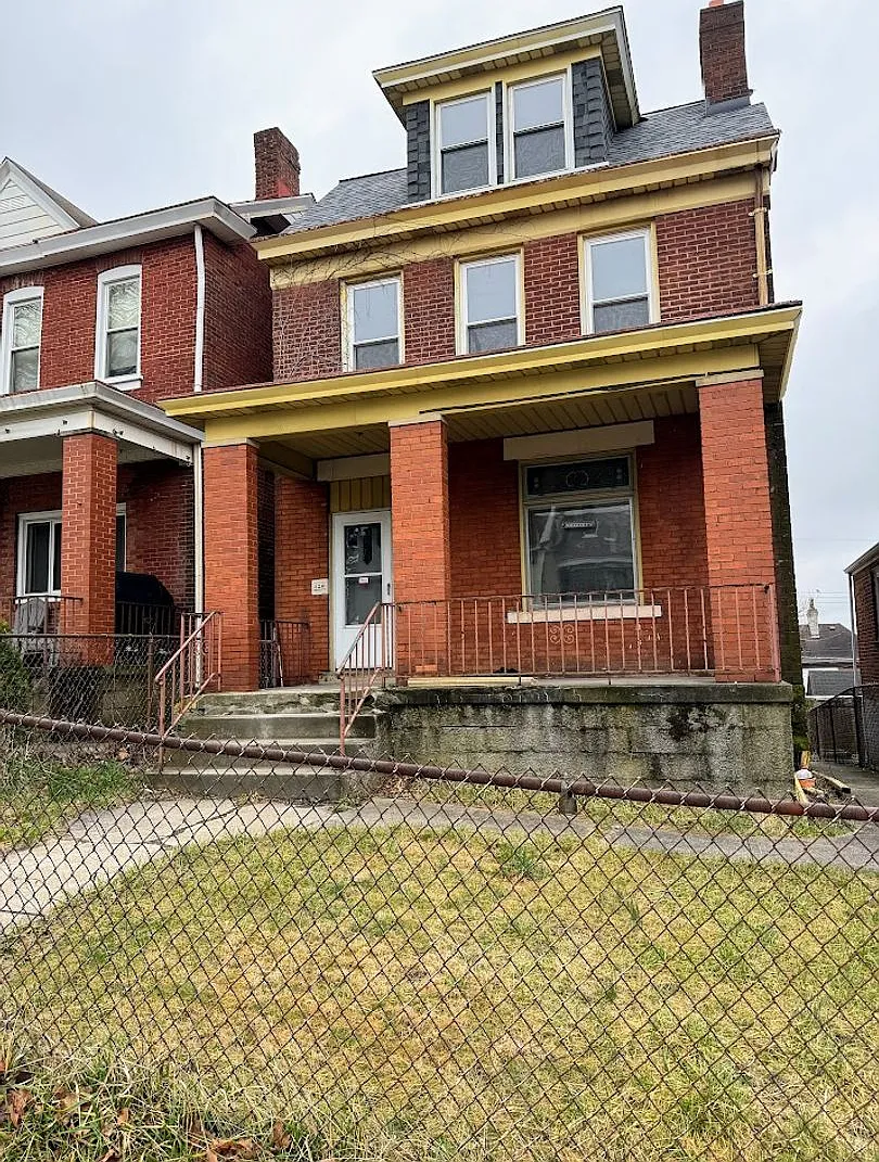 4 bed 1 bath - newly refreshed Allentown house — Photo 1
