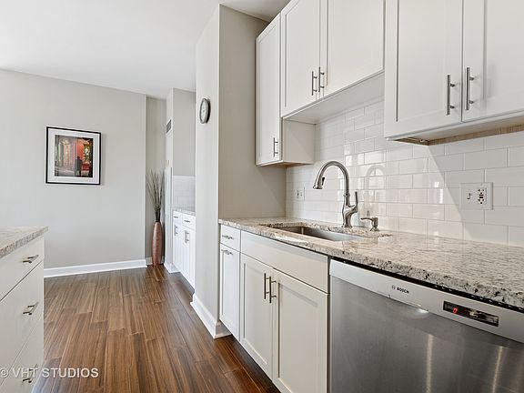 4th image of 635 N Dearborn St APT 2405