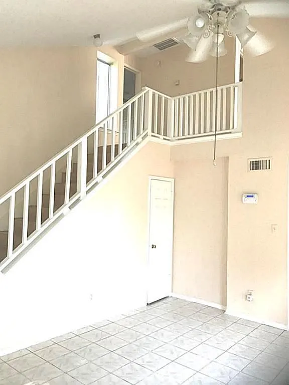 3 bed, 2.5 bath, 1376 sqft, $1,800 — Photo 2