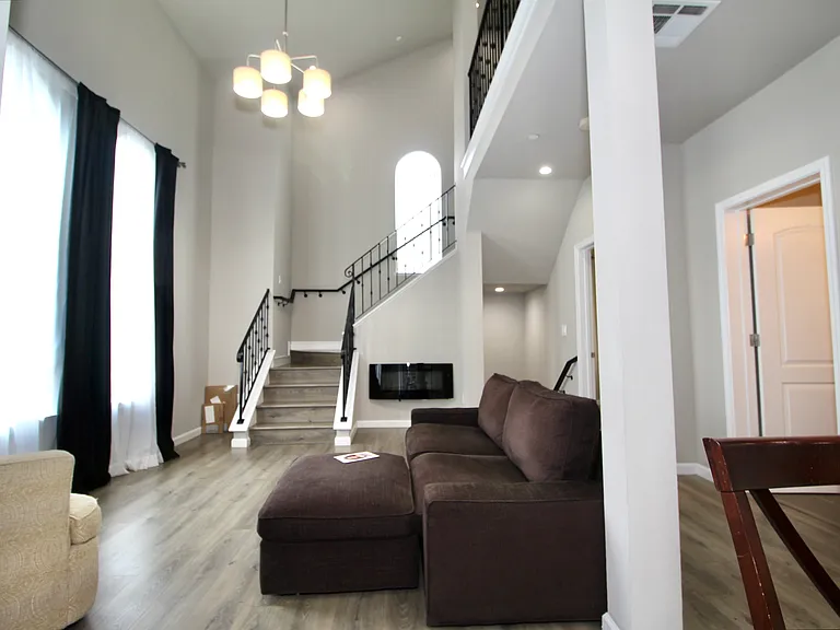 819 Estancia Ct — Photo 14