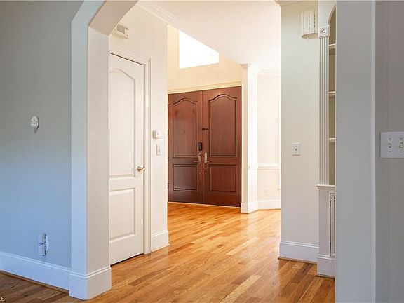 4th image of 209 Mayflower Dr
