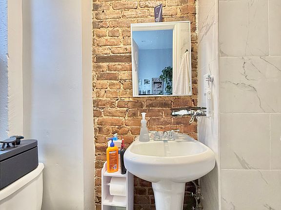 4th image of 21 Essex St APT 16