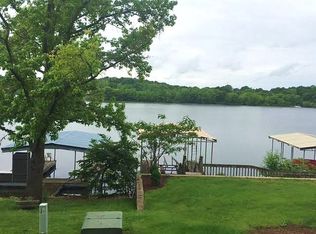 293 N Winnebago Dr, Lake Winnebago, MO 64034