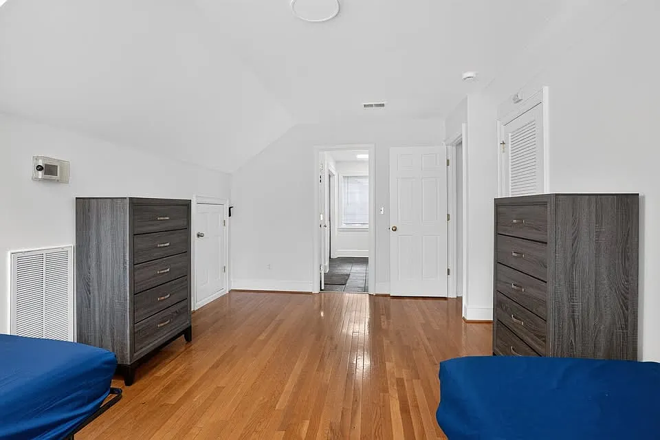 Rollingwood — Photo 3