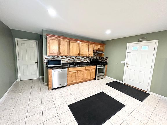 5th image of 190 Edgewood Ave #1B