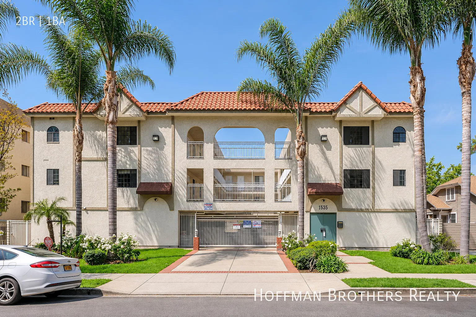 Top-Floor 2BR with In-Unit Laundry, A/C, Stainless Steel Kitchen & Tandem Gated Parking! — Photo 3
