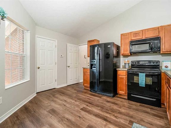 5th image of 643 Saleta St
