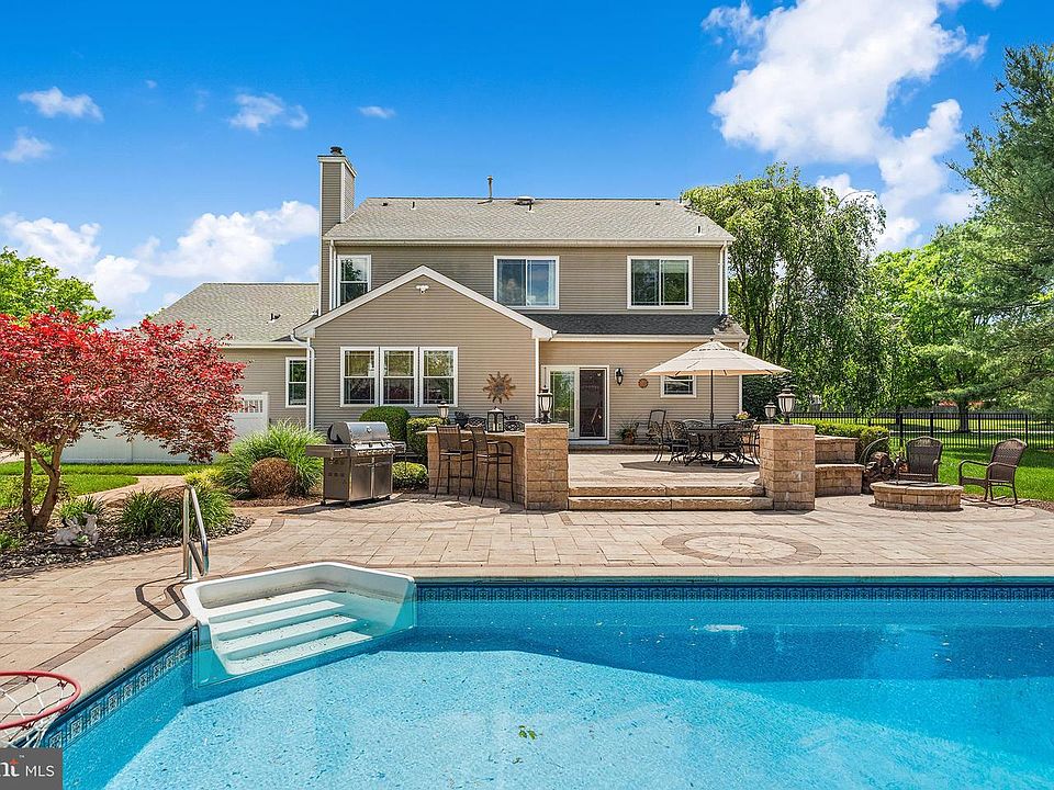 1st image of 61 Cliffwood Dr