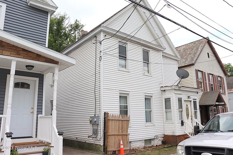 3rd image of 549 Mumford Street