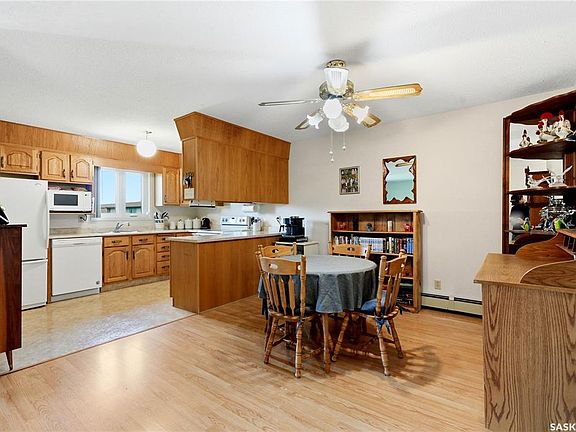 3rd image of UNIT 308-3140 Louise STREET