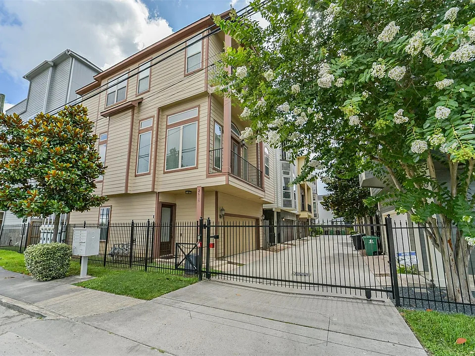 2016 Sabine St
