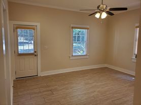 149 Peachtree Cir NE