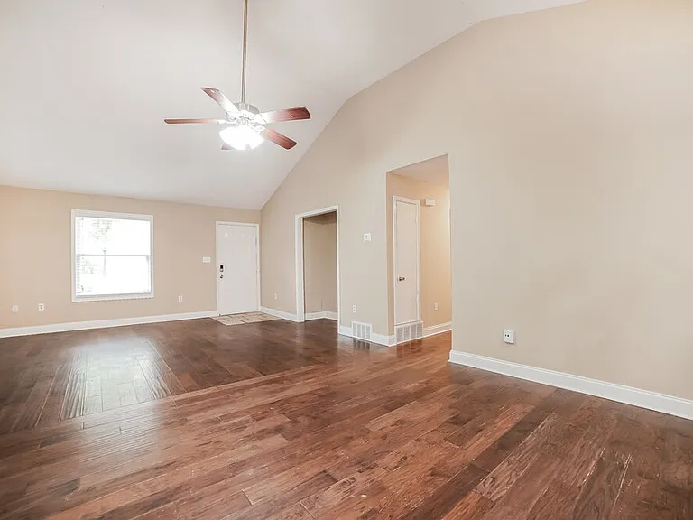 732 Charter Oak Dr — Photo 3