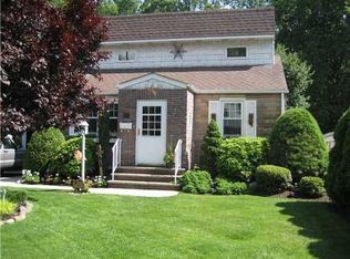 52 Tappen St, Avenel, NJ 07001