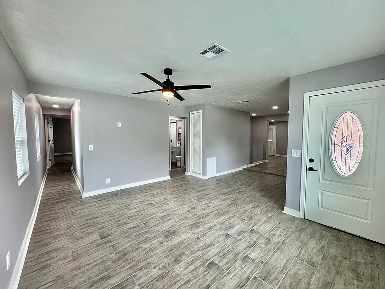 2144 Westchester Dr — Photo 7