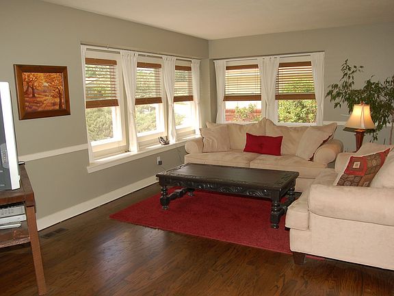 Living room w/wood flrs