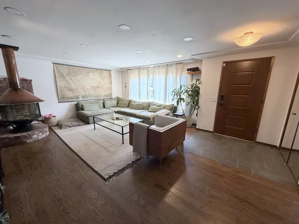 6755 9th Ave NW, Seattle, WA 98117