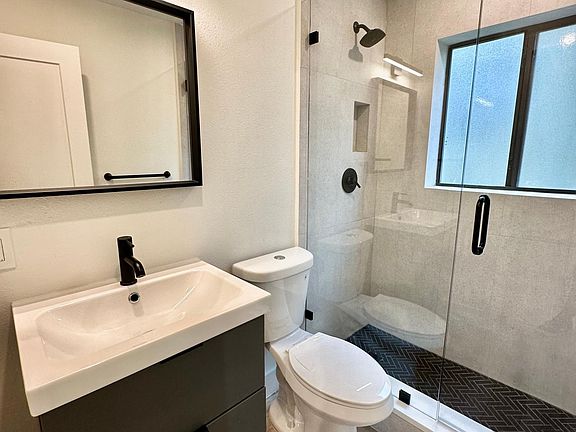 5th image of 2804 E Jefferson St #1