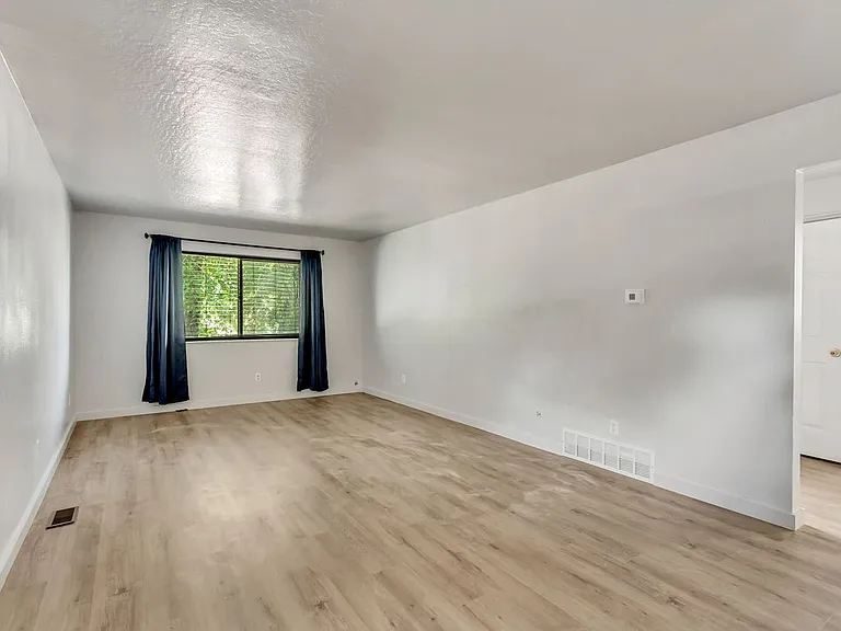 505 E Mansfield Ave — Photo 5