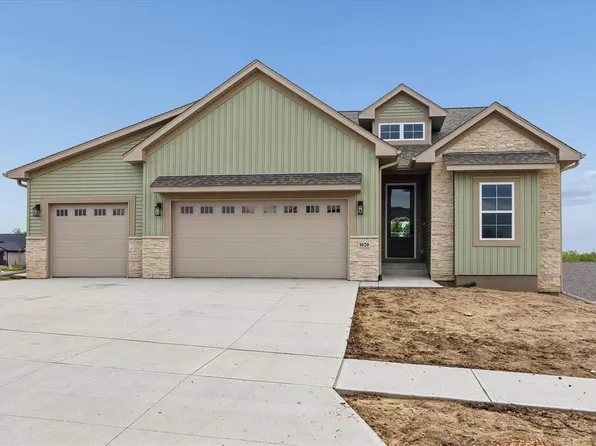 1020 Linden Ln, Ely, IA 52227