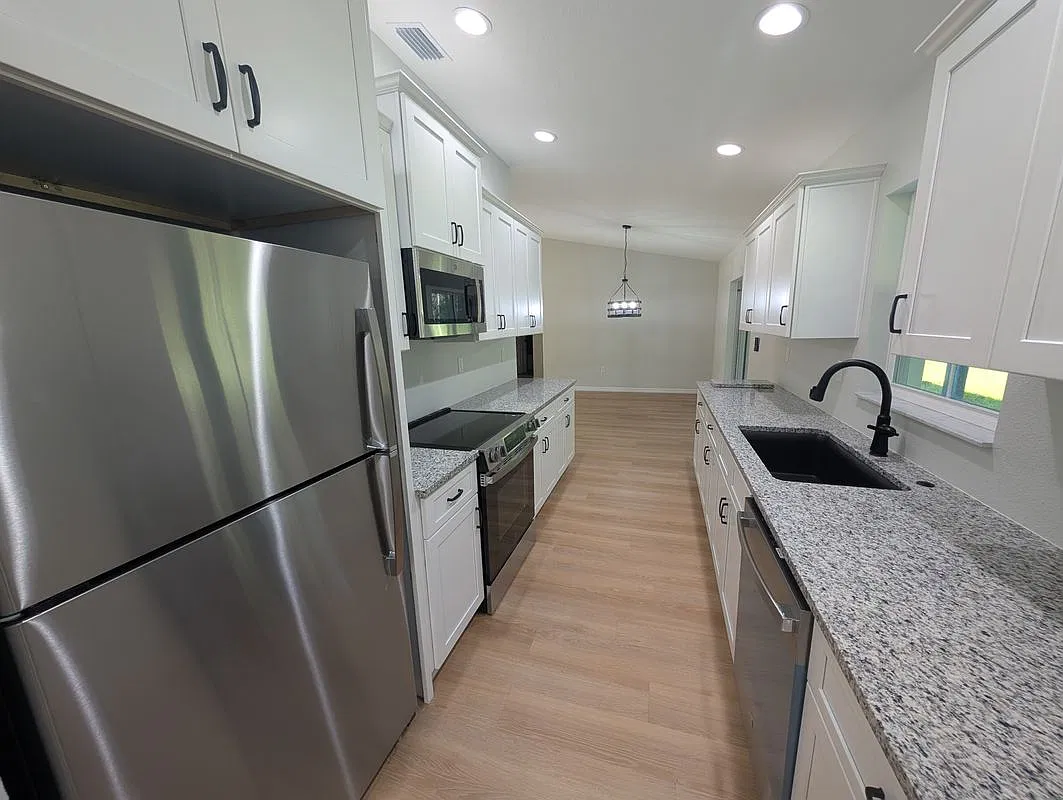 3 bed, 2.0 bath, 1372 sqft, $1,700 — Photo 4