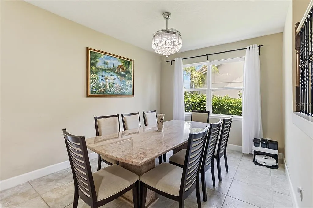 4 bed, 4.0 bath, 4072 sqft, $4,500 — Photo 4