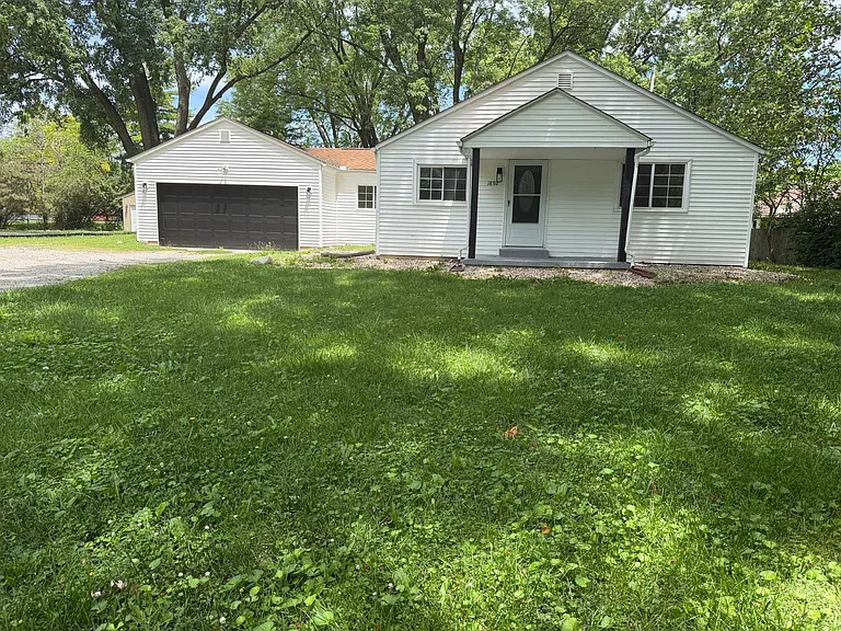 1892 Dyer Rd — Photo 1