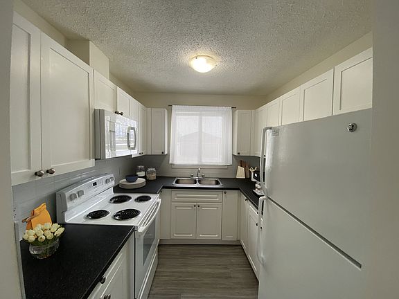 5th image of 21 Macdonald Dr #2-Bedroom