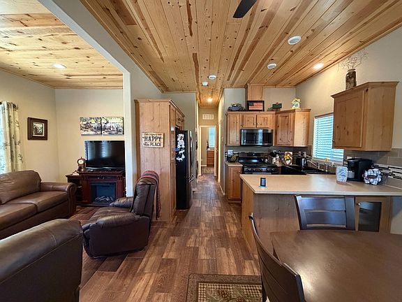 4th image of 3851 Vacation Village Dr Unit 412